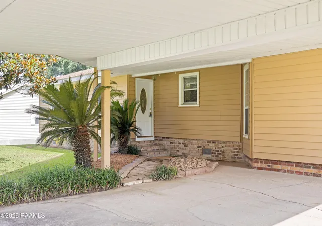 Photo 3 of Single family home for sale at 127 Julian Cir, Lafayette, LA 70507 | MLS# 2600006784 | Listing updated on 2026-08-24