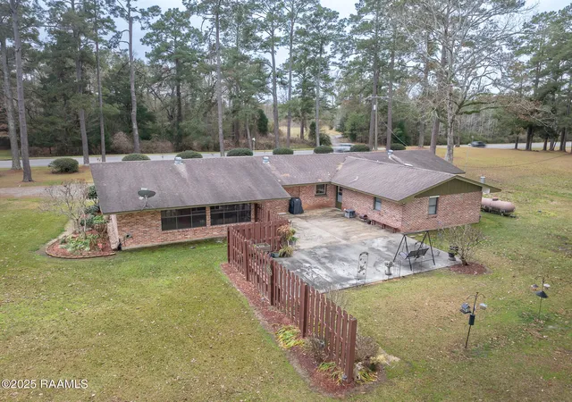 Homes for sale in Basile, LA | 1075 Basile Eunice Hwy, Basile, LA 70515 | MLS# 25000851