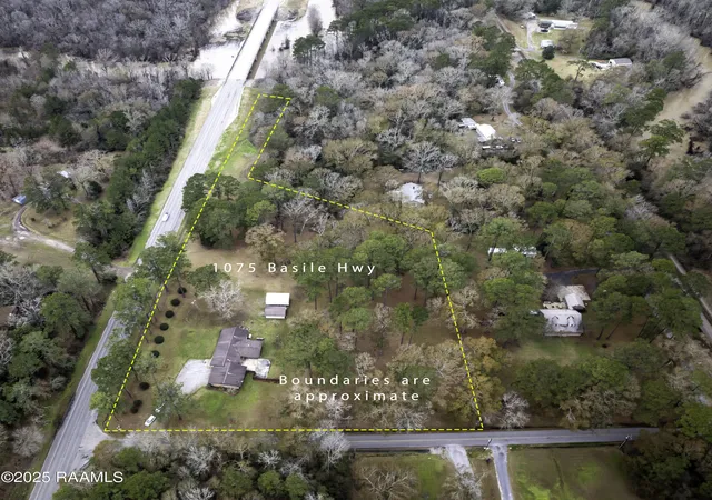 Homes for sale in Basile, LA | 1075 Basile Eunice Hwy, Basile, LA 70515 | MLS# 25000851