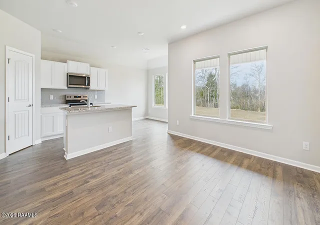 3rd image of 218 Crest Cove Dr, Maurice, LA 70555 | MLS# 2600006647