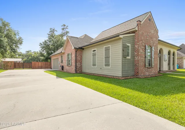 3rd image of 1044 Angelwood Cir, Breaux Bridge, LA 70517 | MLS# 2600005776