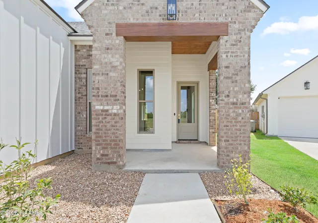 image of 721 Whispering Meadows Rd, Broussard, LA 70518 | MLS# 2600000668