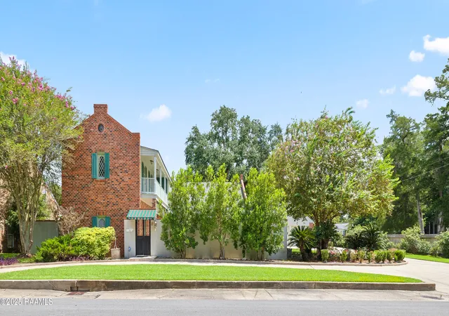 2nd image of 2 Rue De Verger, New Iberia, LA 70563 | MLS# 2500002968