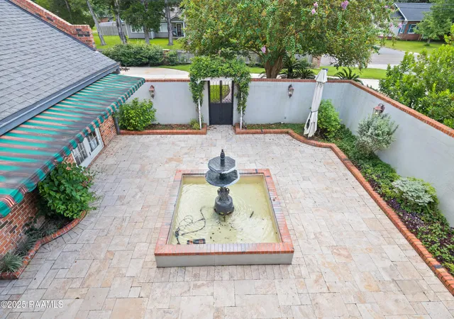 Photo 3 of Single family home for sale at 2 Rue De Verger, New Iberia, LA 70563 | MLS# 2500002968 | Listing updated on 2026-09-15
