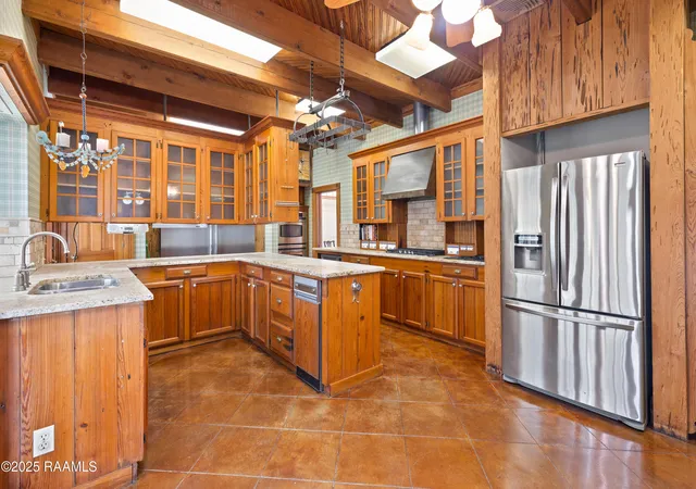 Photo 4 of Single family home for sale at 2 Rue De Verger, New Iberia, LA 70563 | MLS# 2500002968 | Listing updated on 2026-09-15