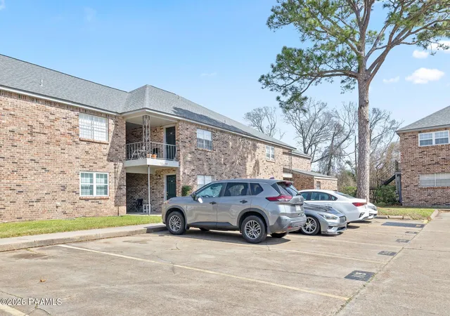 Homes for sale in Lafayette, LA | 3121 Johnston Street, Lafayette, LA 70503 | Houzeo