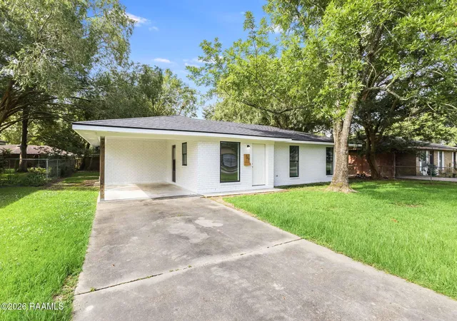 2nd image of 129 Lindsey Cir, Carencro, LA 70520 | MLS# 2600004818