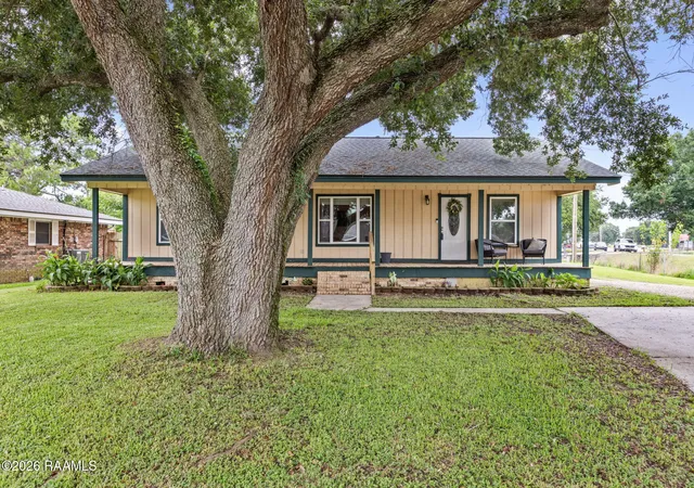 3rd image of 804 Saint Anne St, Scott, LA 70583 | MLS# 2600005518