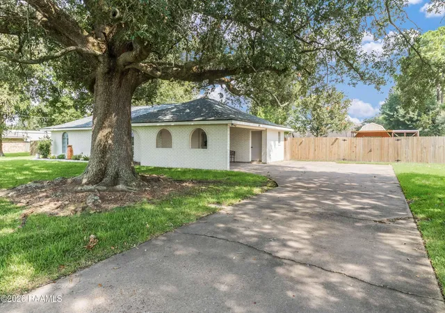 Photo 2 of Sale Pending at 418 Almonaster Rd, Youngsville, LA 70592 | MLS# 2600008050 | Listing updated on 2026-08-31