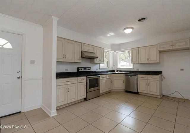 Homes for sale in New Iberia, LA | 801 Vicnaire St, New Iberia, LA 70563 | MLS# 2600002648