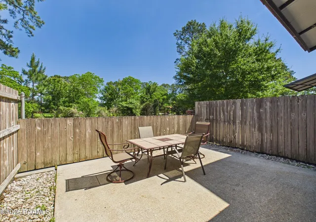 Photo 2 of Townhouse for sale at 2 Townhouse Cvs, Lafayette, LA 70506 | MLS# 2600004090 | Listing updated on 2026-09-01