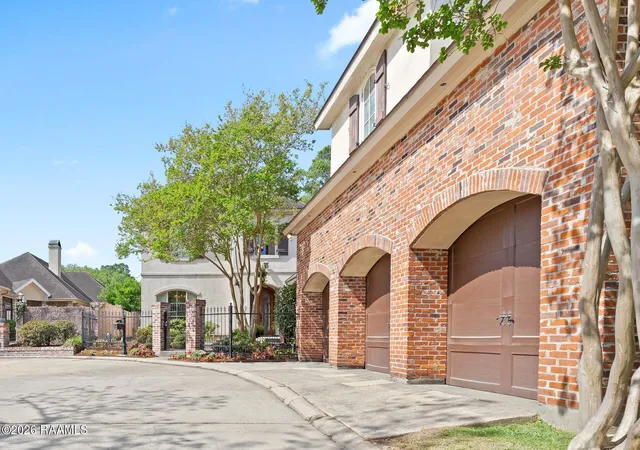 Homes for sale in Lafayette, LA | 118 W Bayou Pkwy, Lafayette, LA 70503 | MLS# 2600003023