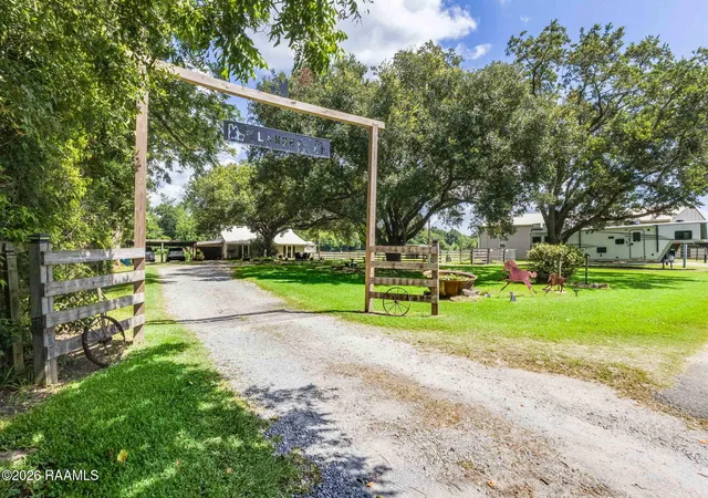 image of 1651 Smede Hwy, Broussard, LA 70582 | MLS# 2600006014