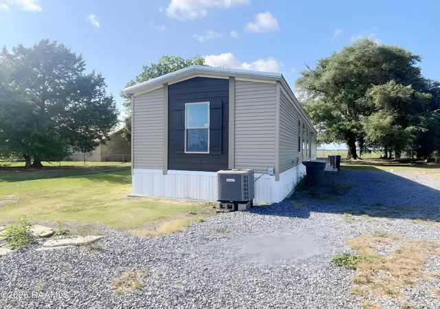 Homes for sale in Loreauville, LA | 611 Lake Dauterive Rd, Loreauville, LA 70552 | MLS# 2600002883