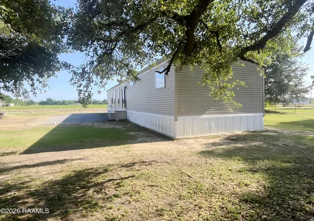 Homes for sale in Loreauville, LA | 611 Lake Dauterive Rd, Loreauville, LA 70552 | MLS# 2600002883