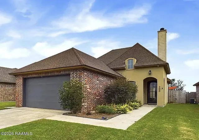 Homes for sale in Youngsville, LA | 300 Highland View Dr, Youngsville, LA 70592 | MLS# 2600005826