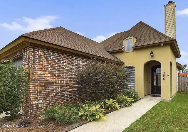 Homes for sale in Youngsville, LA | 300 Highland View Dr, Youngsville, LA 70592 | MLS# 2600005826