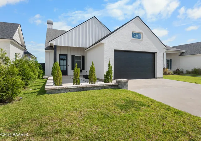 Homes for sale in Youngsville, LA | 207 Queenstown Ave, Youngsville, LA 70592 | MLS# 2600006088