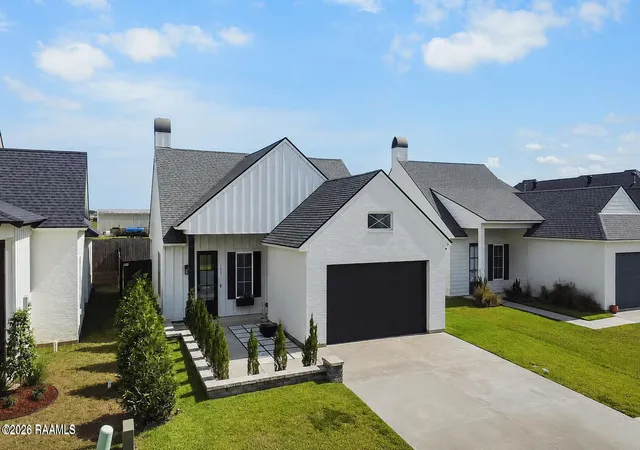 Homes for sale in Youngsville, LA | 207 Queenstown Ave, Youngsville, LA 70592 | MLS# 2600006088