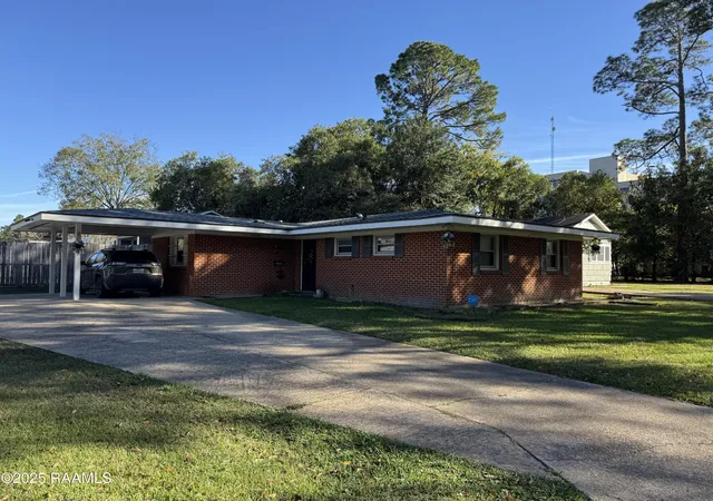 Photo 1 of Single family home for sale at 502 Chickasaw Dr, Opelousas, LA 70570 | MLS# 2500005371 | Listing updated on 2026-09-02