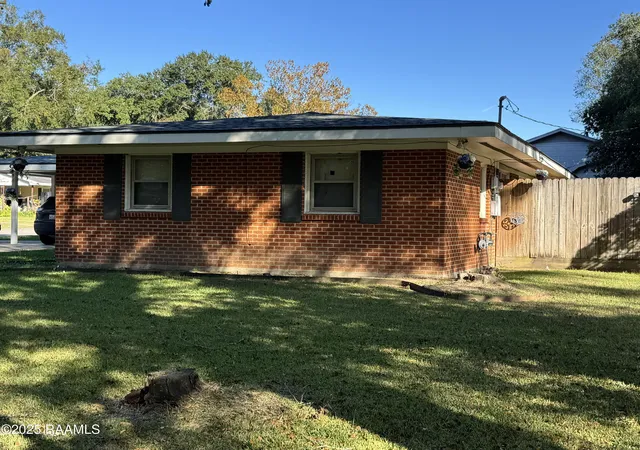 Photo 2 of Single family home for sale at 502 Chickasaw Dr, Opelousas, LA 70570 | MLS# 2500005371 | Listing updated on 2026-09-02