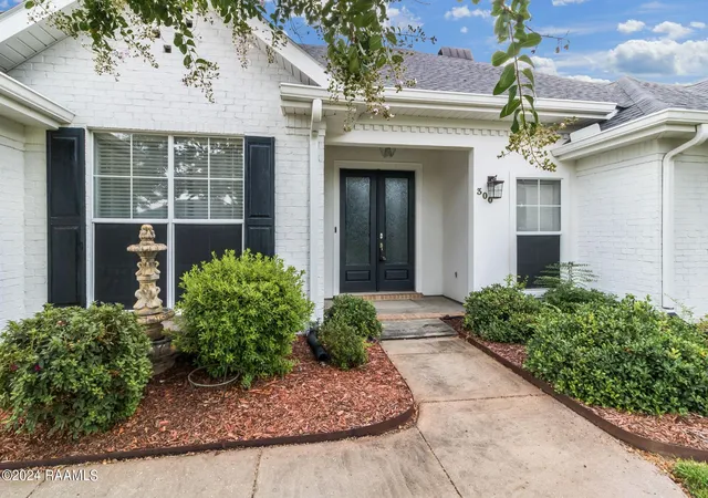 2nd image of 300 Caravan Dr, Lafayette, LA 70506 | MLS# 24007888