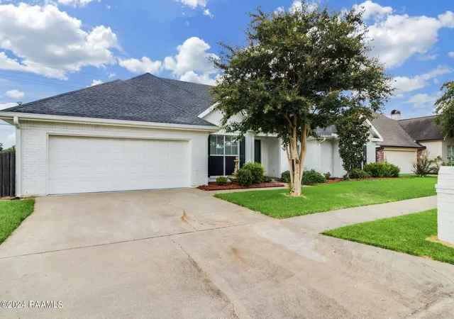3rd image of 300 Caravan Dr, Lafayette, LA 70506 | MLS# 24007888