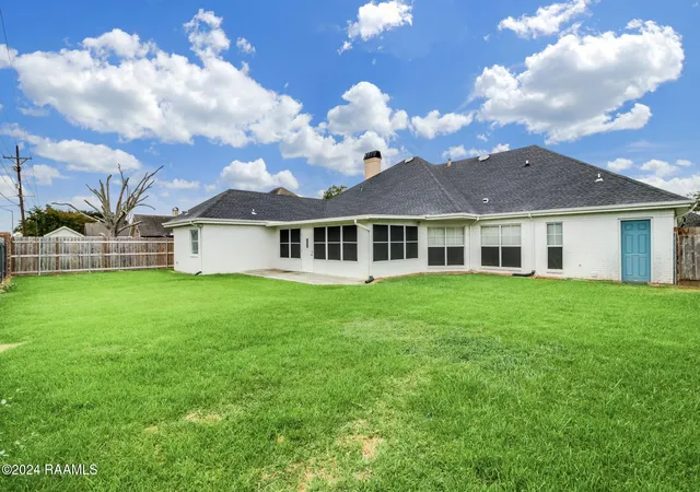 4th image of 300 Caravan Dr, Lafayette, LA 70506 | MLS# 24007888