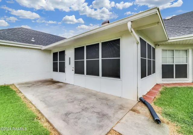 5th image of 300 Caravan Dr, Lafayette, LA 70506 | MLS# 24007888