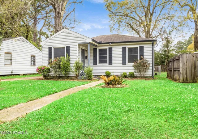 Single family home for sale at 126 Arizona St, Lafayette, LA 70501 | MLS# 2600007940