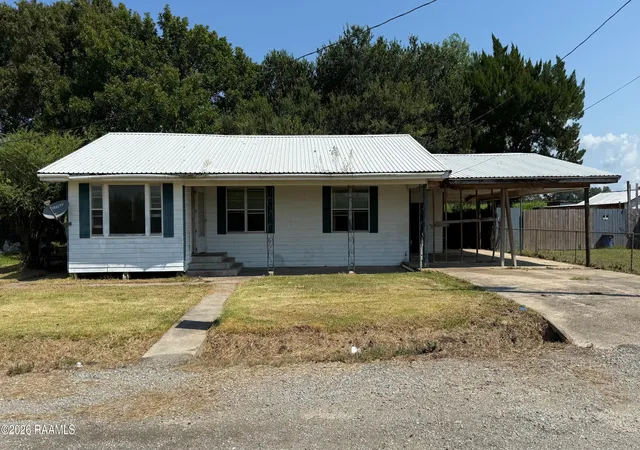 Photo 1 of Single family home for sale at 1009 J B Hwy, Saint Martinville, LA 70582 | MLS# 2600007264 | Listing updated on 2026-08-29