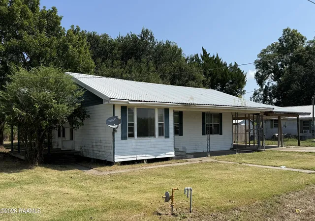 Photo 2 of Single family home for sale at 1009 J B Hwy, Saint Martinville, LA 70582 | MLS# 2600007264 | Listing updated on 2026-08-29