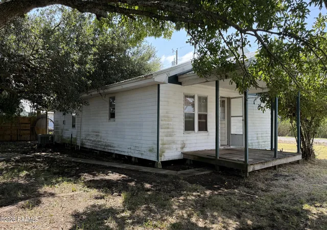 Photo 3 of Single family home for sale at 1009 J B Hwy, Saint Martinville, LA 70582 | MLS# 2600007264 | Listing updated on 2026-08-29