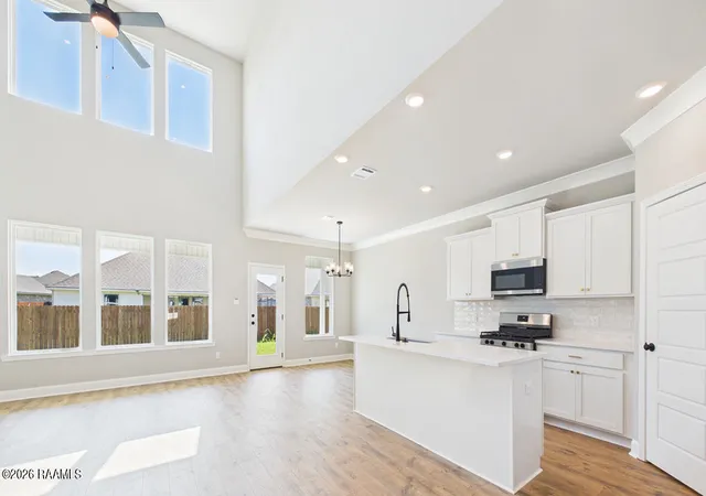 Photo 2 of Sale Pending at 108 Belle Lake Dr, Lafayette, LA 70506 | MLS# 2600005821 | Listing updated on 2026-09-03