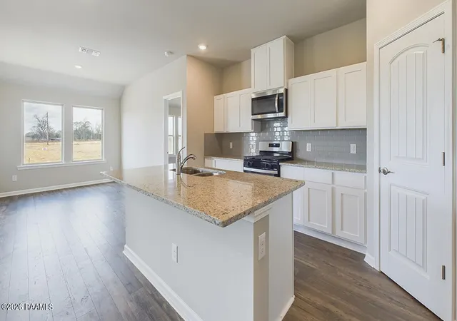 Photo 2 of Single family home for sale at 106 Lake Oak Dr, Lafayette, LA 70507 | MLS# 2600000172 | Listing updated on 2026-06-30