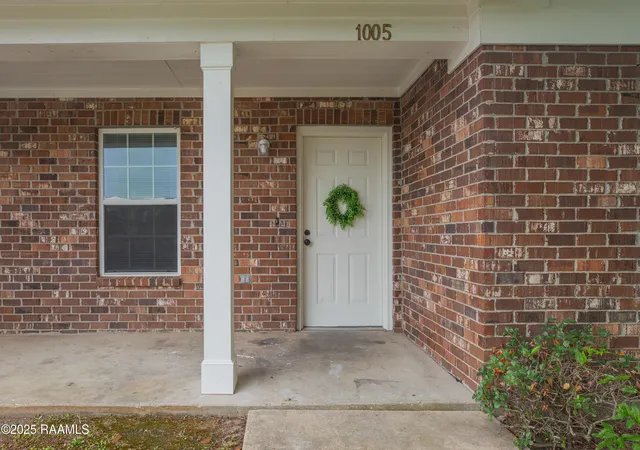 Homes for sale in New Iberia, LA | 1014 West End Dr, New Iberia, LA 70560 | MLS# 2600006055
