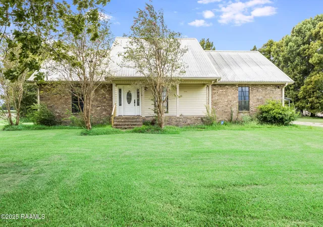 Photo 1 of Sale Pending at 1414 David Duboin Rd, New Iberia, LA 70560 | MLS# 2500002732 | Listing updated on 2026-04-18