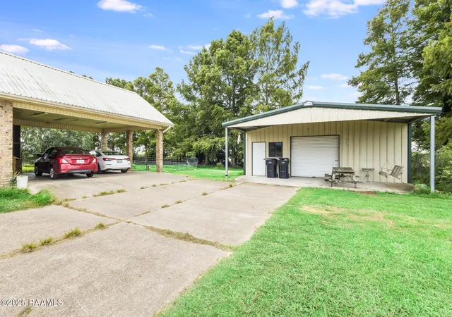 Photo 2 of Sale Pending at 1414 David Duboin Rd, New Iberia, LA 70560 | MLS# 2500002732 | Listing updated on 2026-04-18
