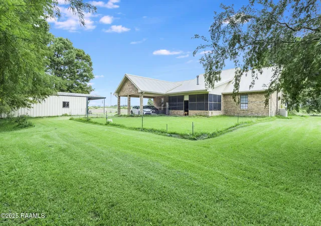 Photo 3 of Sale Pending at 1414 David Duboin Rd, New Iberia, LA 70560 | MLS# 2500002732 | Listing updated on 2026-04-18