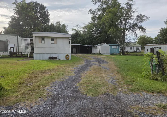 Photo 2 of Manufactured home for sale at 525 Guiberteau St, Jeanerette, LA 70544 | MLS# 2600007879 | Listing updated on 2026-08-27