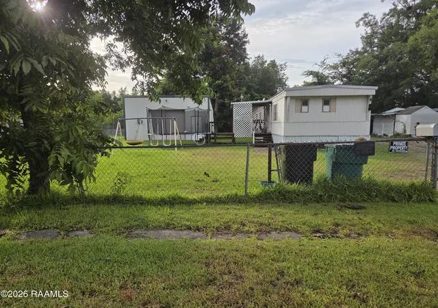Photo 2 of Manufactured home for sale at 525 Guiberteau St, Jeanerette, LA 70544 | MLS# 2600007879 | Listing updated on 2026-08-27