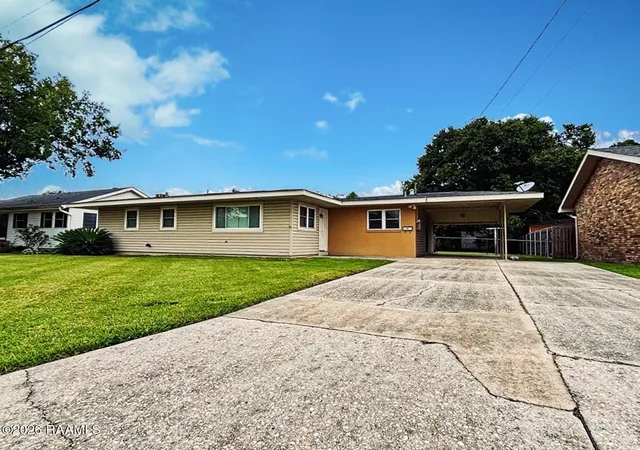 image of 718 Deprima St, Berwick, LA 70342 | MLS# 2600006568