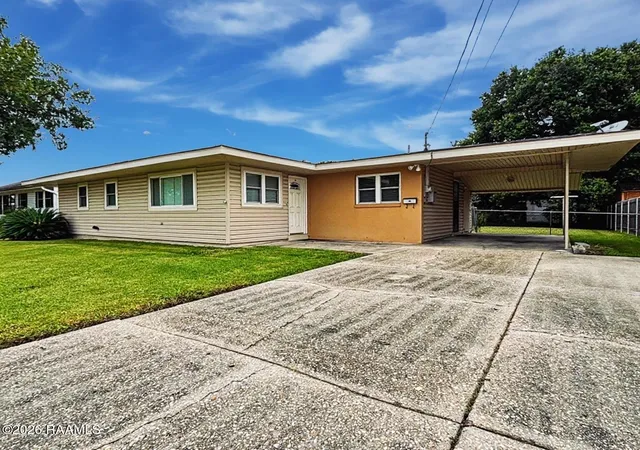 image of 718 Deprima St, Berwick, LA 70342 | MLS# 2600006568