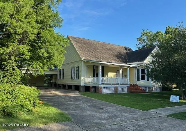 image of 505 Fairview Ave, Abbeville, LA 70510 | MLS# 2020023641