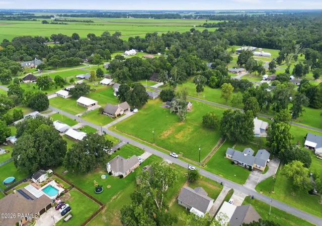 2nd image of 213 Louisiana Dr, Saint Martinville, LA 70582 | MLS# 2600006145