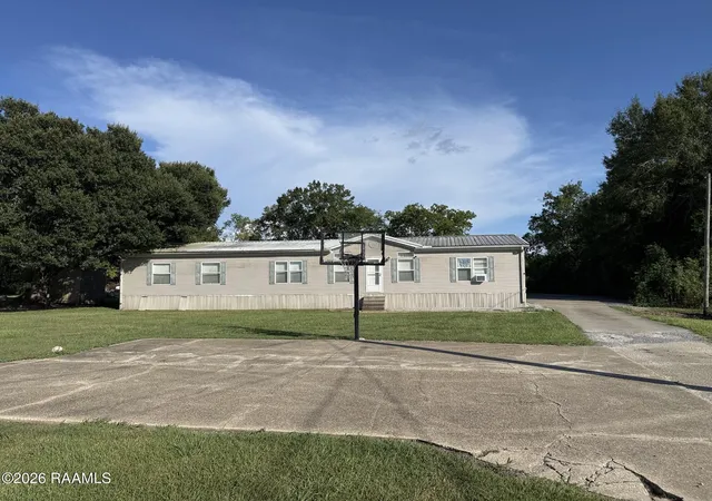 Photo 3 of Sale Pending at 1227 Cypress Is Hwy, Saint Martinville, LA 70582 | MLS# 2600007667 | Listing updated on 2026-08-22