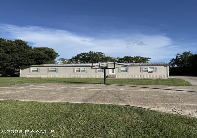 Photo 3 of Sale Pending at 1227 Cypress Is Hwy, Saint Martinville, LA 70582 | MLS# 2600007667 | Listing updated on 2026-08-22