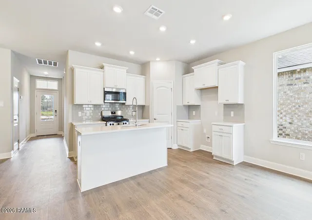 Photo 4 of Single family home for sale at 306 Bellewood Dr, Lafayette, LA 70507 | MLS# 2600005922 | Listing updated on 2026-06-30