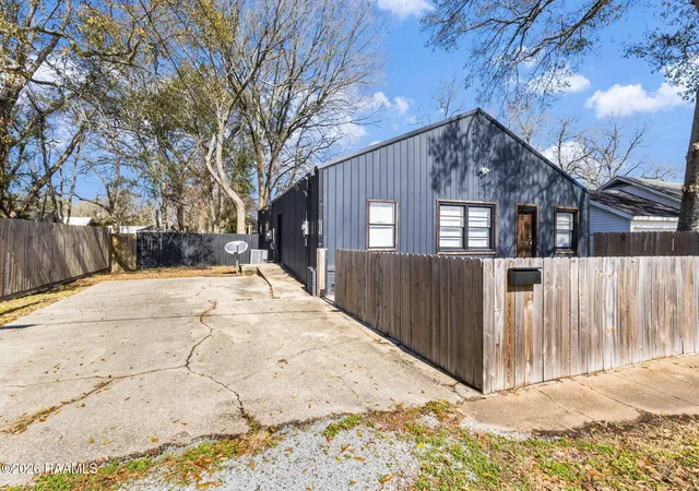1st image of 807/809 E Vermilion St, Abbeville, LA 70510 | MLS# 2600007778