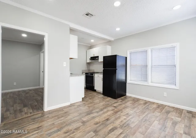Listing Photo 3 - Condo for sale in building located at 807/809 E Vermilion St, Abbeville, LA 70510